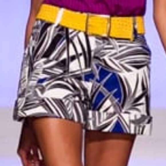 Trina Turk Pants - NWT Trina Turk Palm Print Corbin Short